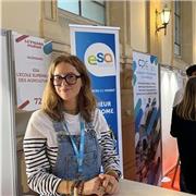 Je vais enseigner des cours d’anglais et apporter mon aide aux devoirs à des élèves en primaire, collège, lycée